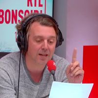 "Les dents de la merde" : Alex Vizorek ironise sur le titre du film de requins à succès de Netflix, "Sous la Seine"