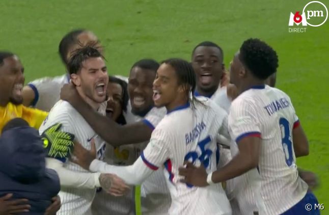 L'équipe de France après sa victoire aux tirs aux buts face au Portugal, en quart de finale de l'Euro 2024.