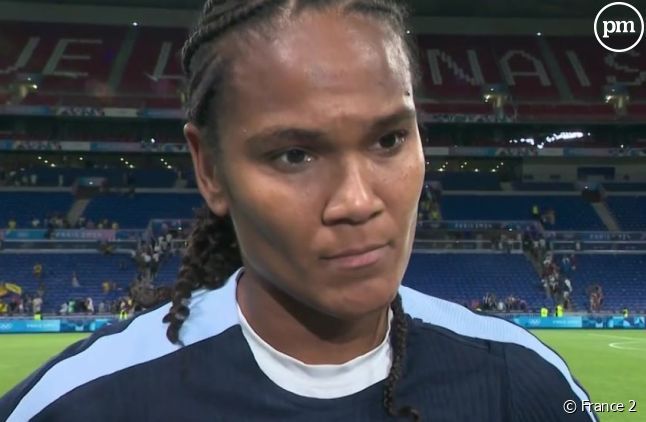 Wendie Renard, capitaine de l'équipe de France féminine de football, en zone d'interview après la victoire laborieuse des Bleues (3/2) face à la Colombie jeudi 25 juillet 2024.