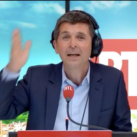 "Je voudrais avoir une pensée pour Yves Calvi" : Découvrez les premières minutes de Thomas Sotto à la tête de la matinale de RTL