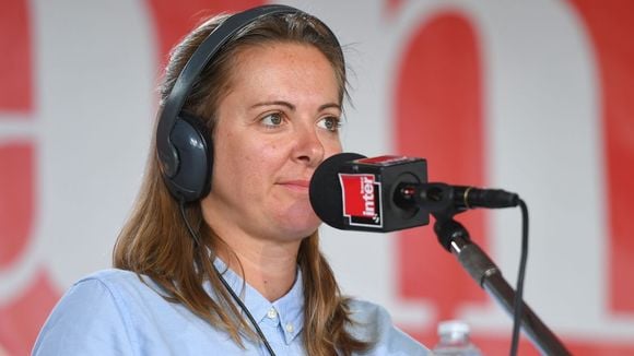 "Le 'JDD' près de la caisse, 'Libé' au fond du magasin" : sur France Inter, Charline Vanhoenacker se paye les points "Relay" appartenant à Vincent Bolloré