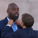 "J'avais chaud" : Dans "C à vous", Teddy Riner revient sur le moment insolite avec Emmanuel Macron pendant la parade des Jeux de Paris