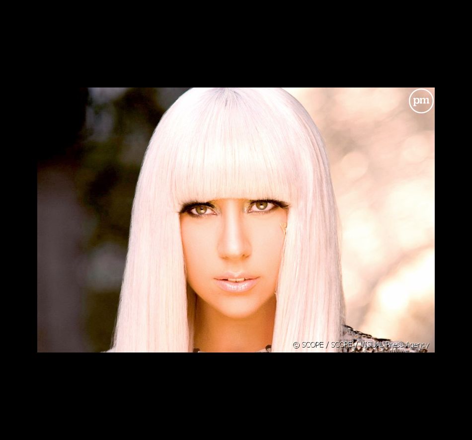 Lady GaGa dans le clip de "Poker Face"