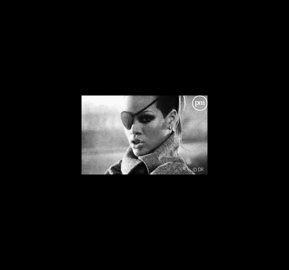 Rihanna dans le clip de "Wait Your Turn"