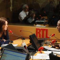 En direct sur RTL, Carla Bruni s'estime "prise en otage" par les questions d'Harry Roselmack (son)