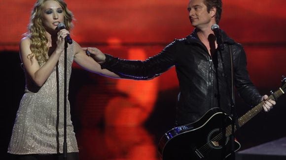 Clip : David Hallyday et Laura Smet "se font peur"