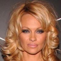 L'Australie interdit la pub sexy de Pamela Anderson (video)