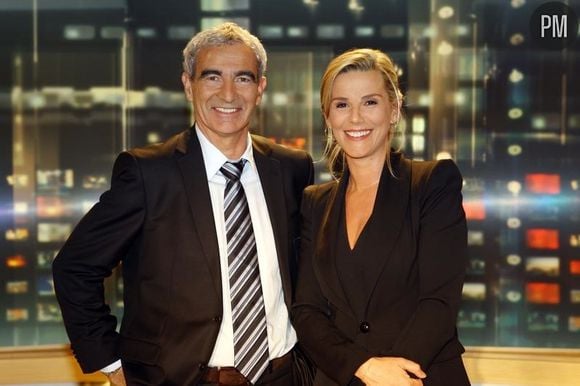 Raymond Domenech et Laurence Ferrari, le 11 mai 2010 sur le plateau des JT de TF1