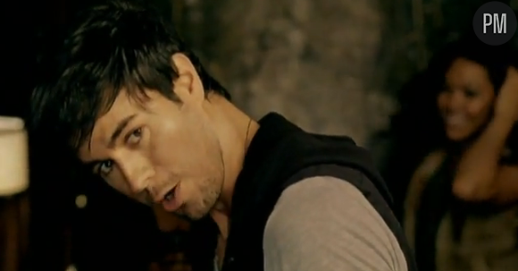 Enrique Iglesias dans le clip de "I Like It"