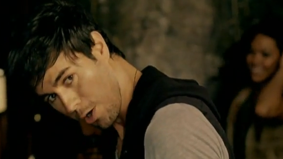 Clip : Enrique Iglesias sample Lionel Richie !