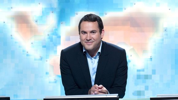 Canal+ : Bruce Toussaint va rester à l'antenne cet été