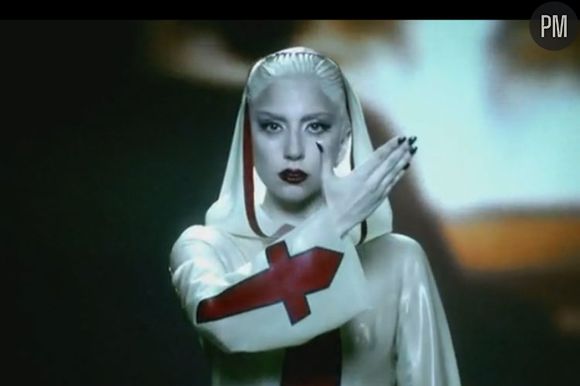 Lady Gaga dans le clip "Alejandro"