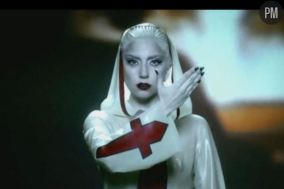 Lady Gaga dans le clip "Alejandro"