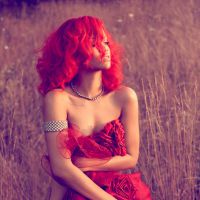 Clip : Rihanna dévoile le champêtre "Only Girl"