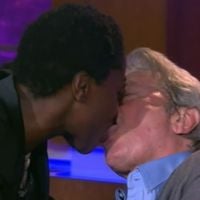 Une humoriste embrasse goulument Alain Delon dans "Ce soir avec Arthur" (vidéo)