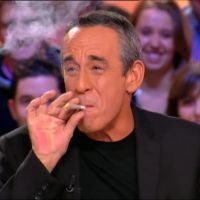 Zapping : Ardisson fume un joint en direct sur Canal+