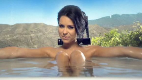 Clip : Inna prend le soleil dans "Sun Is Up"