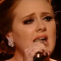 Brit Awards : Adele sublime sur "Someone Like You"