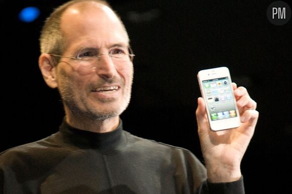 Steve Jobs présente l'iPhone 4.