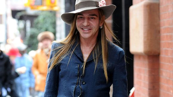 Aucun témoin n'accuse John Galliano qui nie les faits