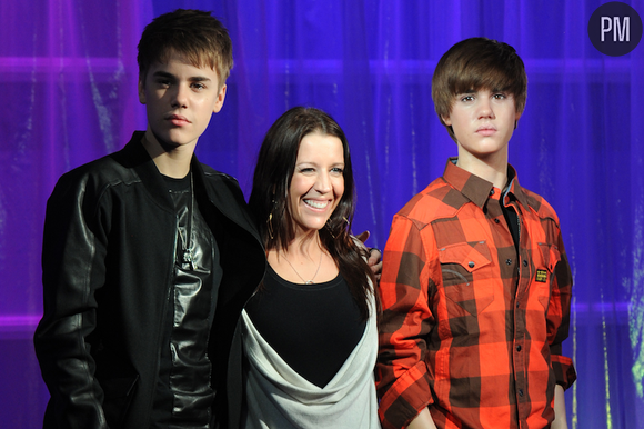 Justin Bieber et sa maman découvrent sa statue de cire au musée Madame Tussaud de Londres