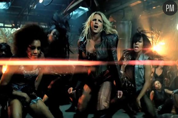 Britney Spears dans le clip de "Till the World Ends"