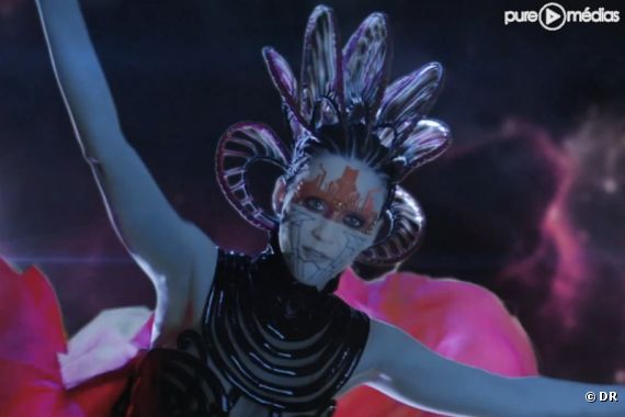 Katy Perry dans le clip de "E.T."