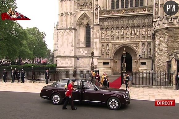 La reine Elizabeth II arrive à l'Abbaye de Westminster