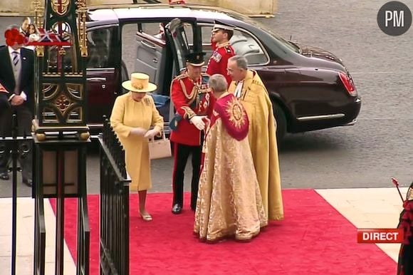 La reine Elizabeth II arrive à l'Abbaye de Westminster