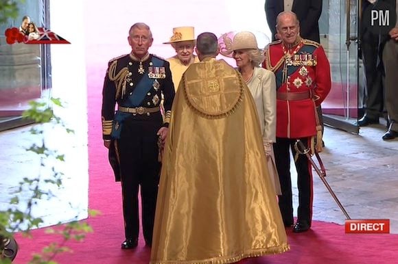 La reine Elizabeth II arrive à l'Abbaye de Westminster