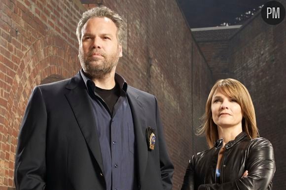 Vincent D'Onofrio et Kathryn Erbe dans "New York Section Criminelle"