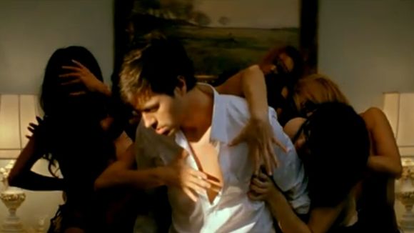 Les clips de Rihanna et Enrique Iglesias trop sexy pour le CSA