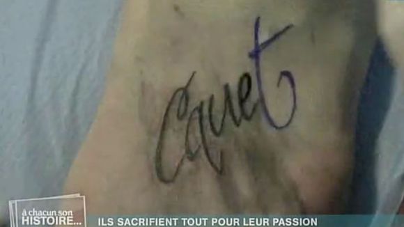 Zapping : Fan inconditionnelle, elle se fait tatouer le nom de Cauet avant de le rencontrer