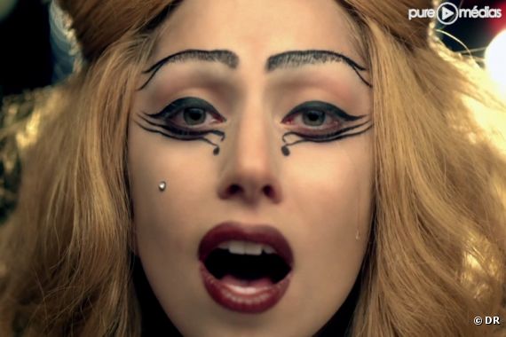 Lady Gaga dans le clip de "Judas"