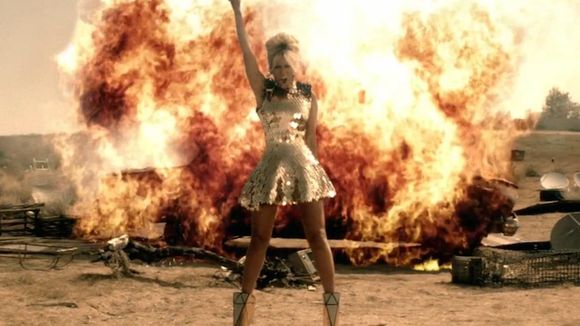 Clip : Beyoncé mène une armée dans "Run the World (Girls)"