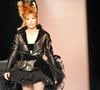 Mylène Farmer défile pour Jean-Paul Gaultier.