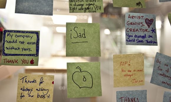 Hommage à Steve Jobs dans un Apple Store à San Francisco, où est implantée Apple.