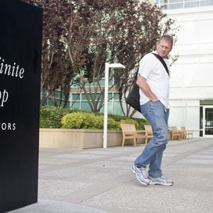 Hommage à Steve Jobs au siège d'Apple à Cupertino, en Californie.