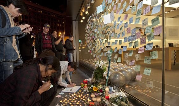 Hommage à Steve Jobs dans un Apple Store à San Francisco, où est implantée Apple.