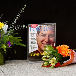 Hommage à Steve Jobs, créateur d'Apple au siège de l'entreprise à Cupertino, en Californie.