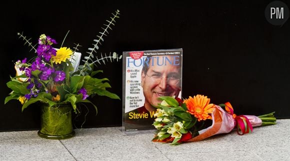 Hommage à Steve Jobs, créateur d'Apple au siège de l'entreprise à Cupertino, en Californie.