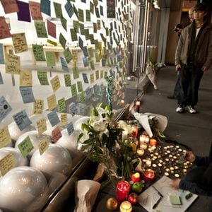 Hommage à Steve Jobs dans un Apple Store à San Francisco, où est implantée Apple.