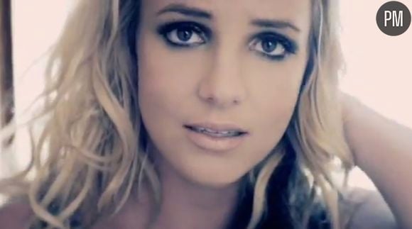 Britney Spears dans le clip de "Criminal"