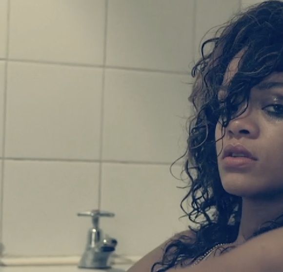 Rihanna dans le clip de "We Found Love"