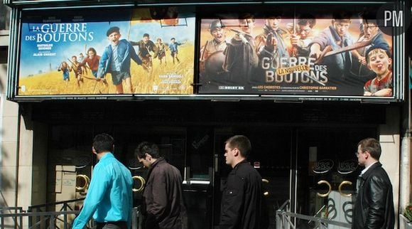 Un cinéma parisien proposant à la fois "La guerre des boutons" et "La nouvelle guerre des boutons"