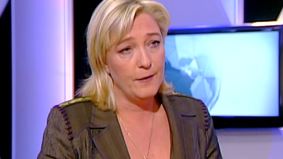 Marine Le Pen estime qu'Anne-Sophie Lapix a été "déloyale" dans "Dimanche+"