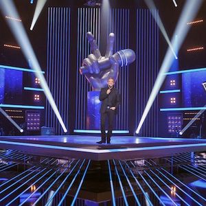 Nikos Aliagas sur le plateau de "The Voice"