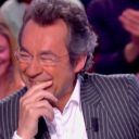 Premier fou rire d'Ariane Massenet avec Michel Denisot dans "Le Grand Journal" de Canal+.