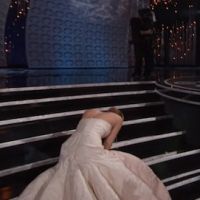 Zapping : La chute de Jennifer Lawrence aux Oscars