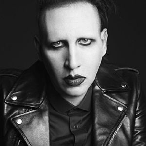 Marilyn Manson pose pour Saint Laurent Paris.